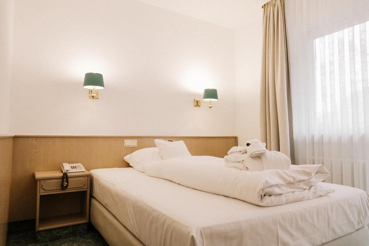 Landhotel Waldhaus Laubach  Екстер'єр фото